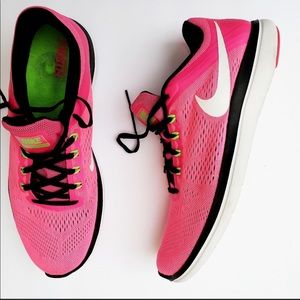 NIKE Women’s Flex 2016 RN Running Shoes